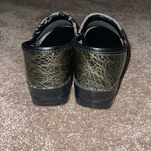 Dansko Black Gold Scribble Clogs Mules - size 39 - Picture 4 of 7